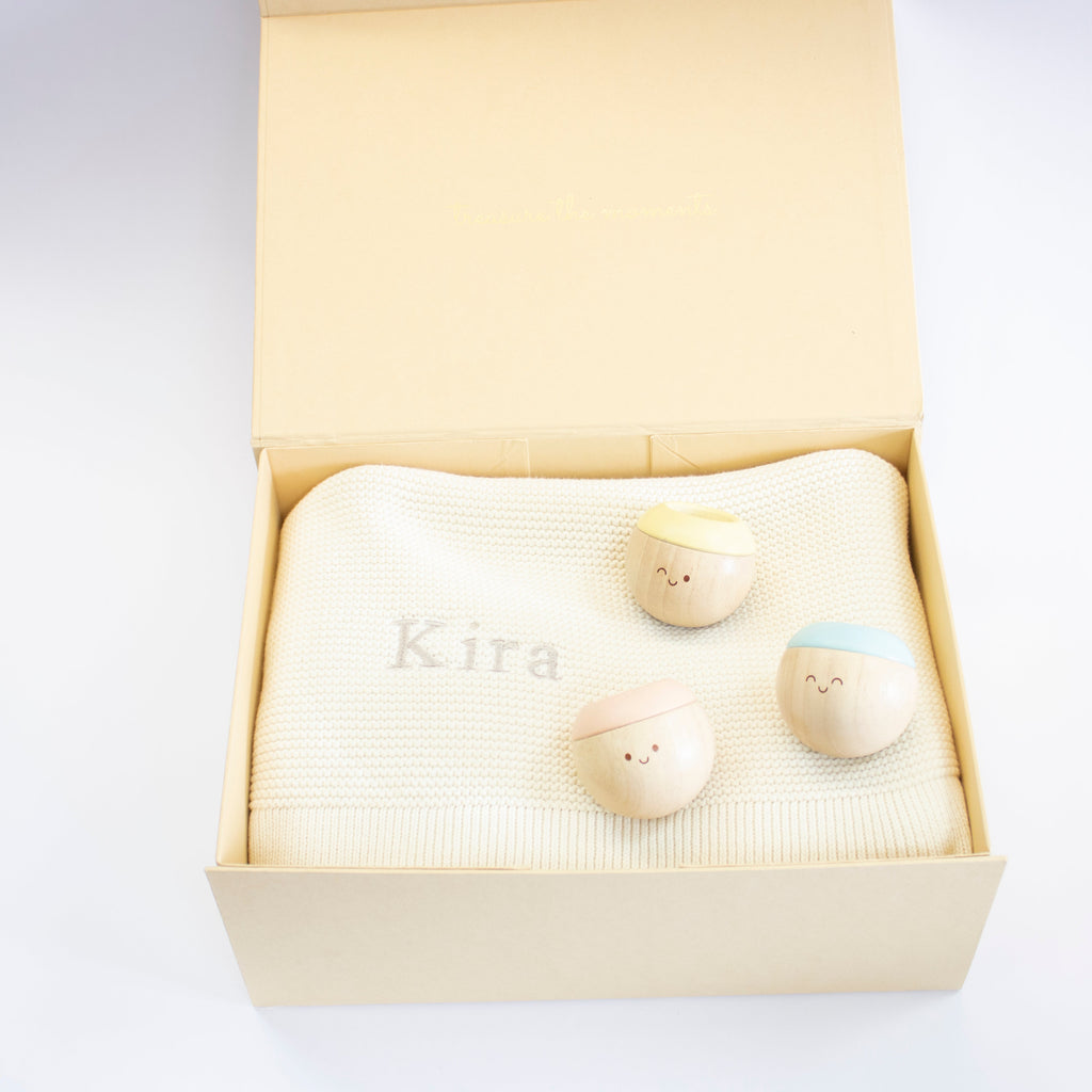 BLANKET AND SENSORY BALLS GIFT SET