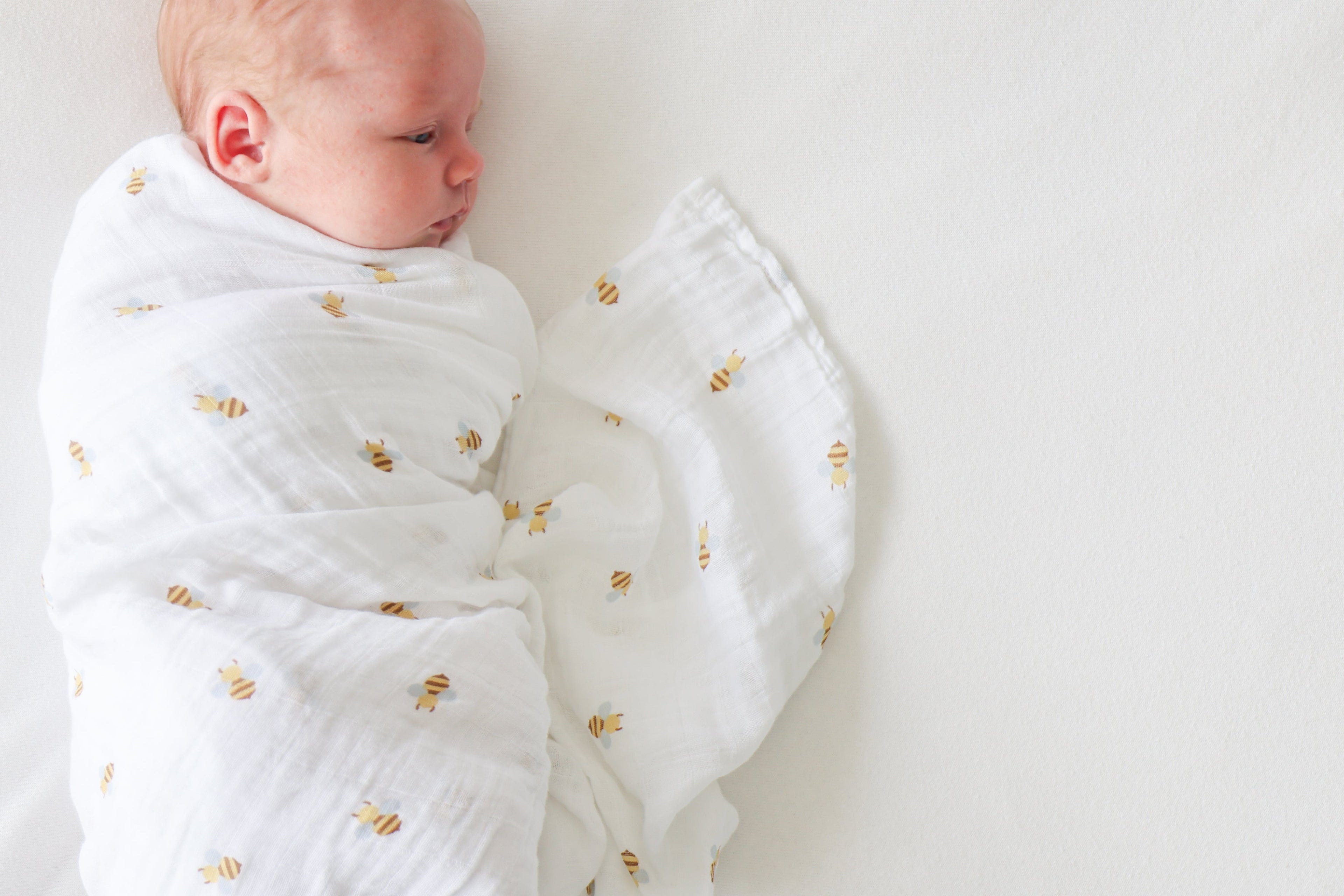 Lulujo - Muslin Swaddle - Bees (100cm x 100cm)