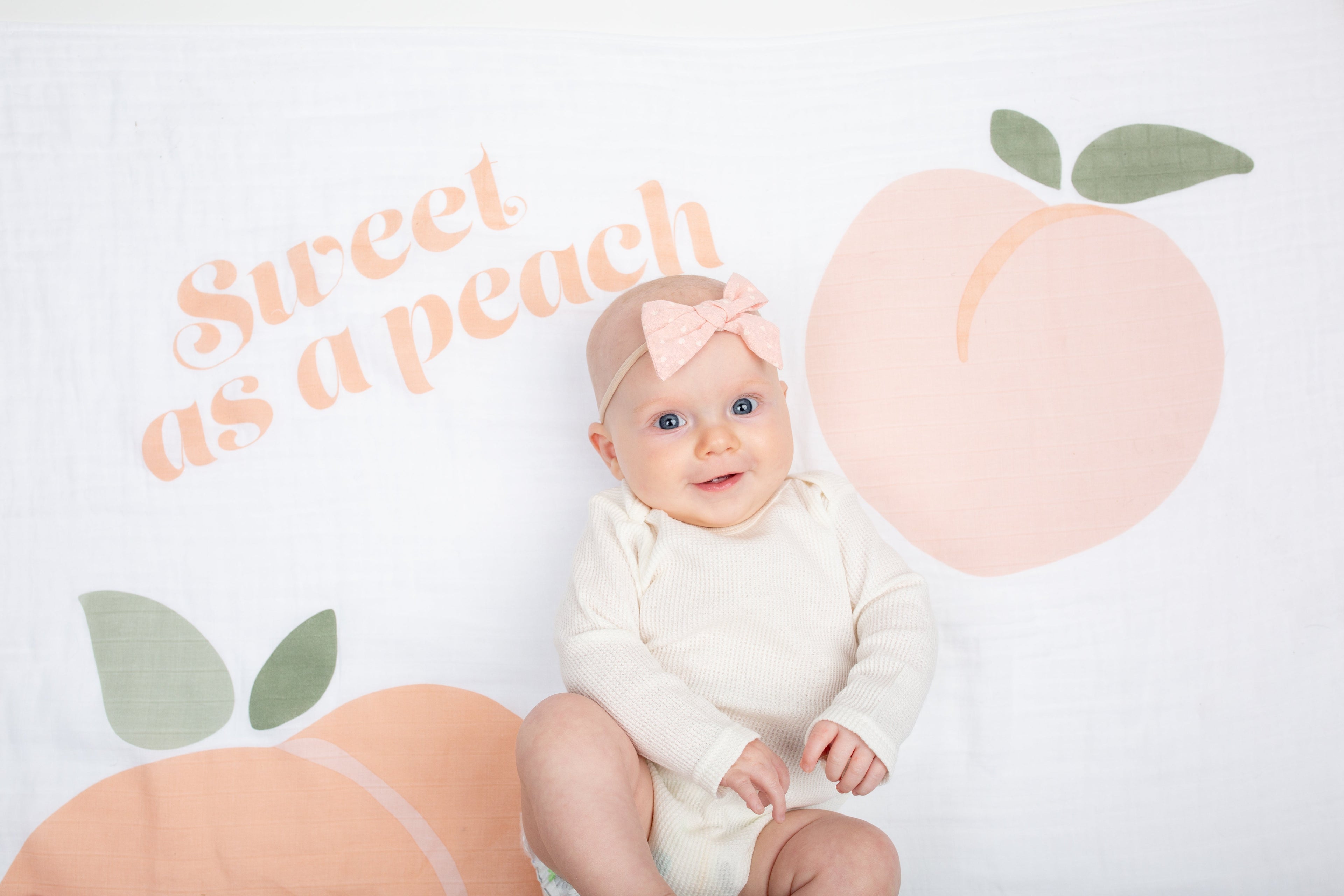 Lulujo - Single Cotton Swaddle & Cards Gift Set- Sweat As A Peach