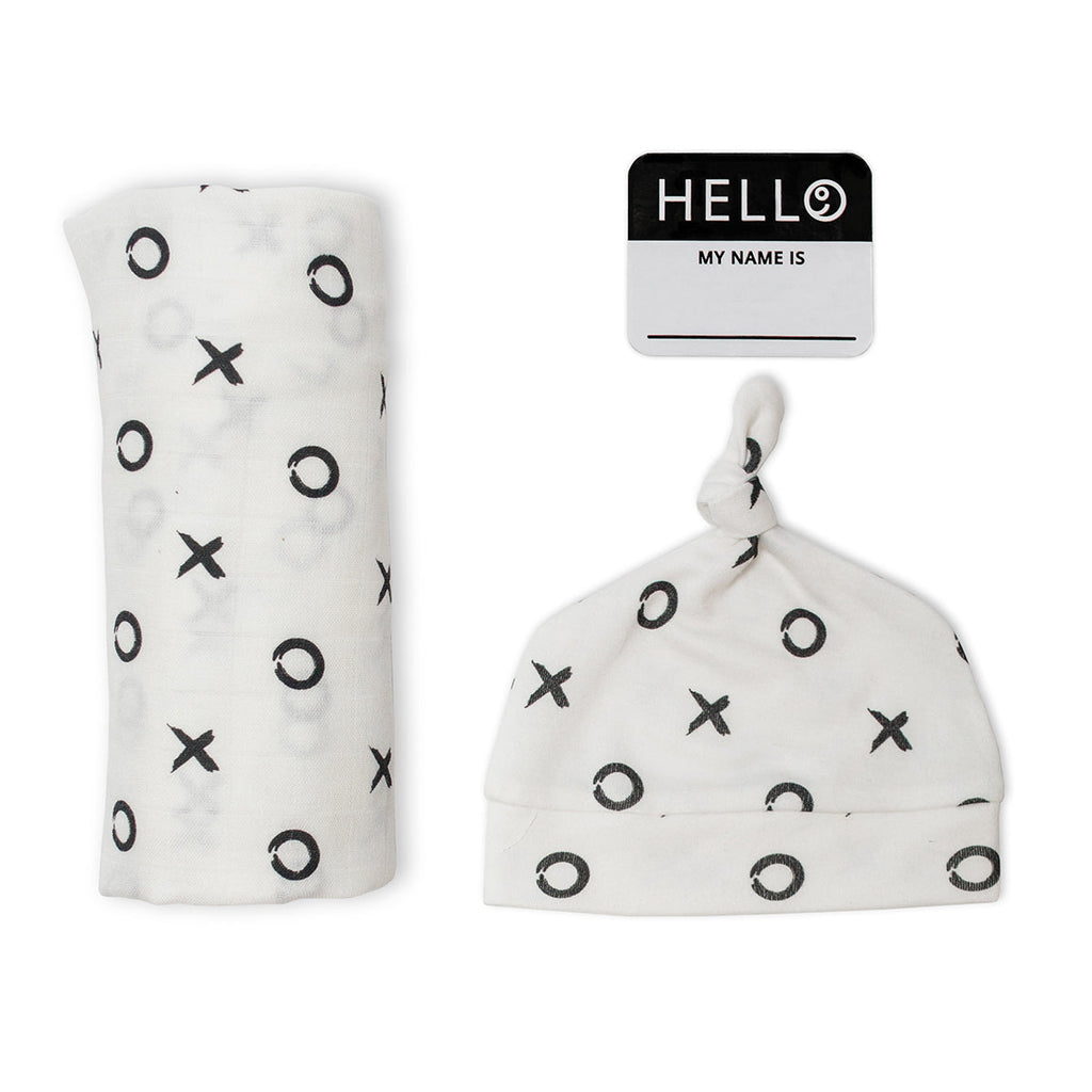 Lulujo - Bamboo Hat and Swaddle Blanket Gift Set - Hugs & Kisses