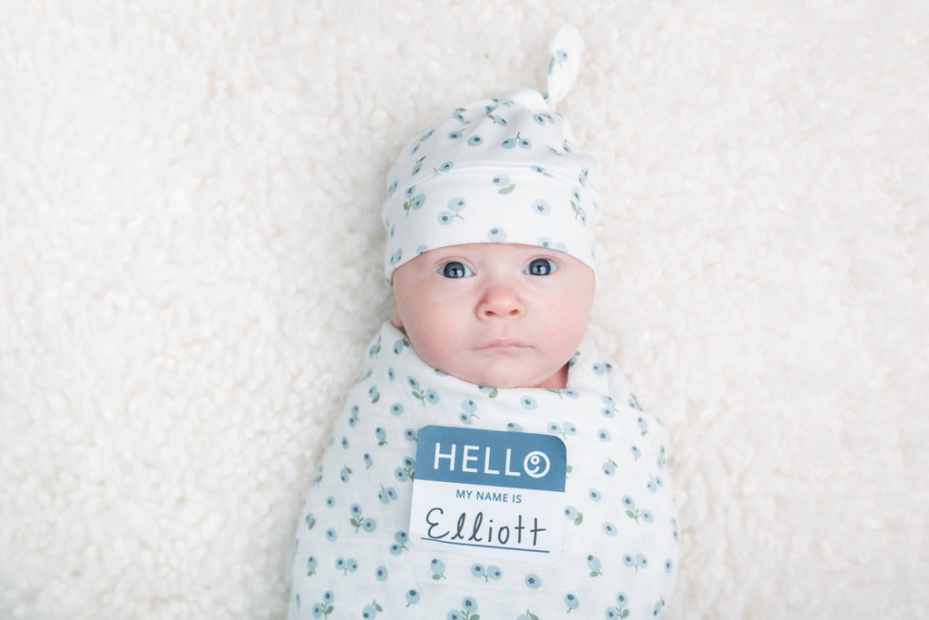 Lulujo - Bamboo Hat and Swaddle Blanket Gift Set - Blueberries