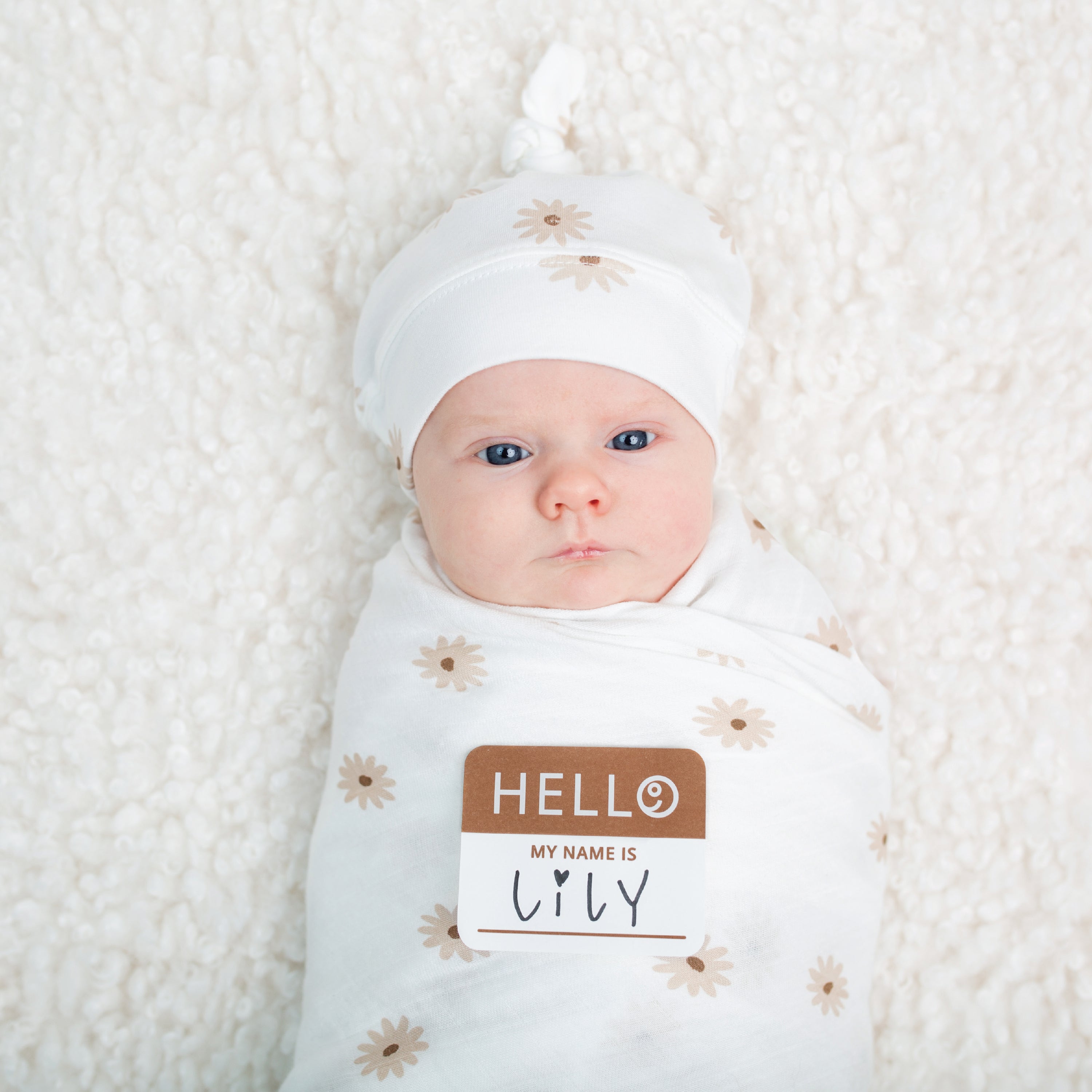 Lulujo - Bamboo Hat and Swaddle Blanket Gift Set - Daisies