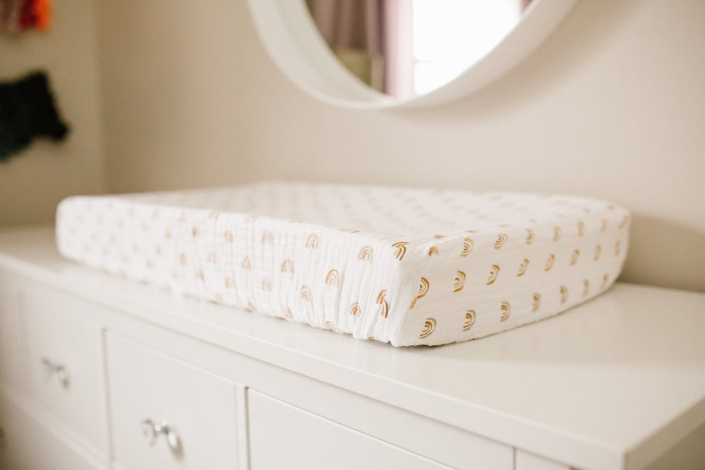 Lulujo - Cotton Fitted Crib Sheet - Rainbows (81cm x 43cm)