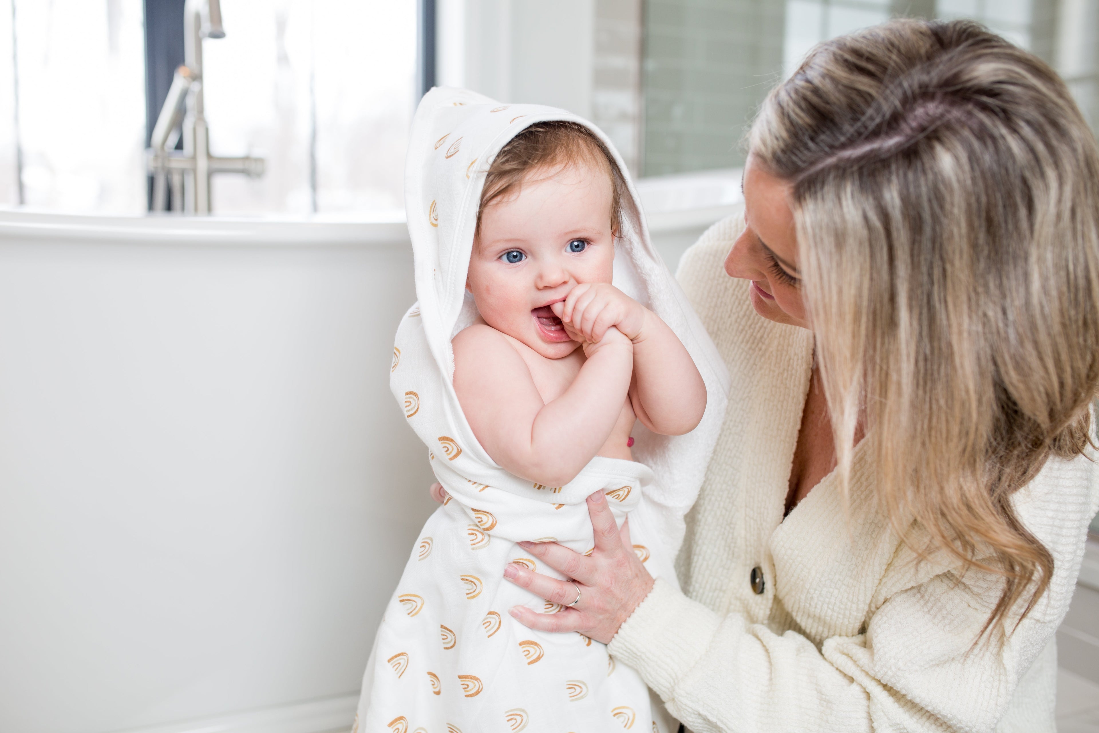 Lulujo - Hooded Towel - Rainbow