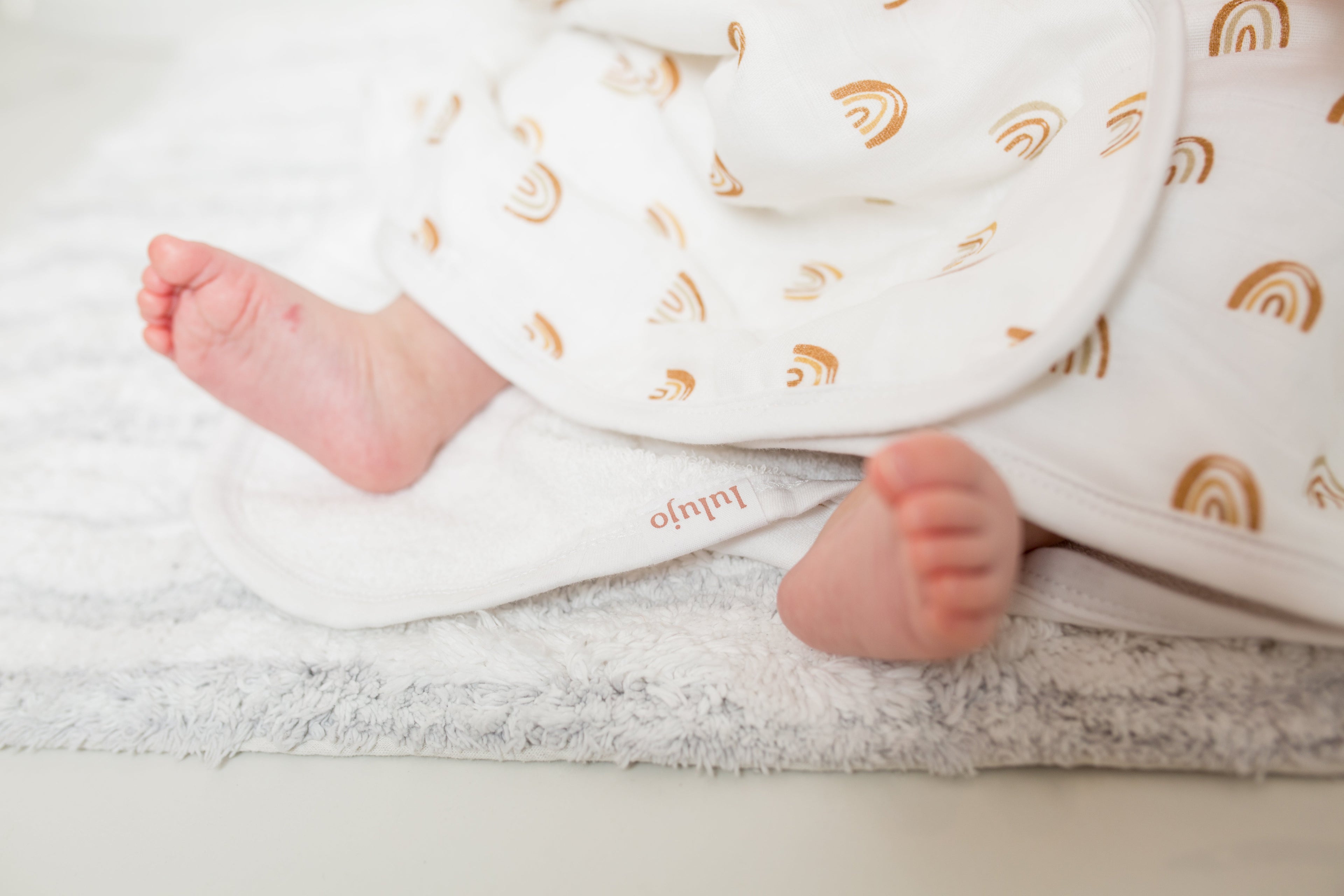 Lulujo - Hooded Towel - Rainbow